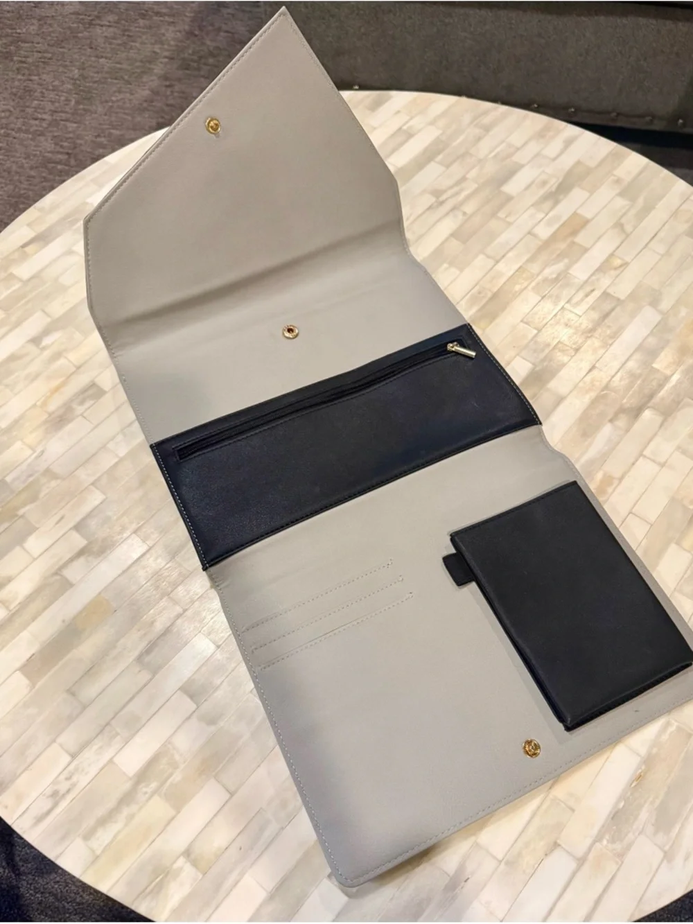 No brand sleek colorblock